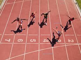 她调休她同事就没法调休，工资是单位发的，所以单位不给她调休有问题吗？还有她已经辞职了，全职马拉松了！